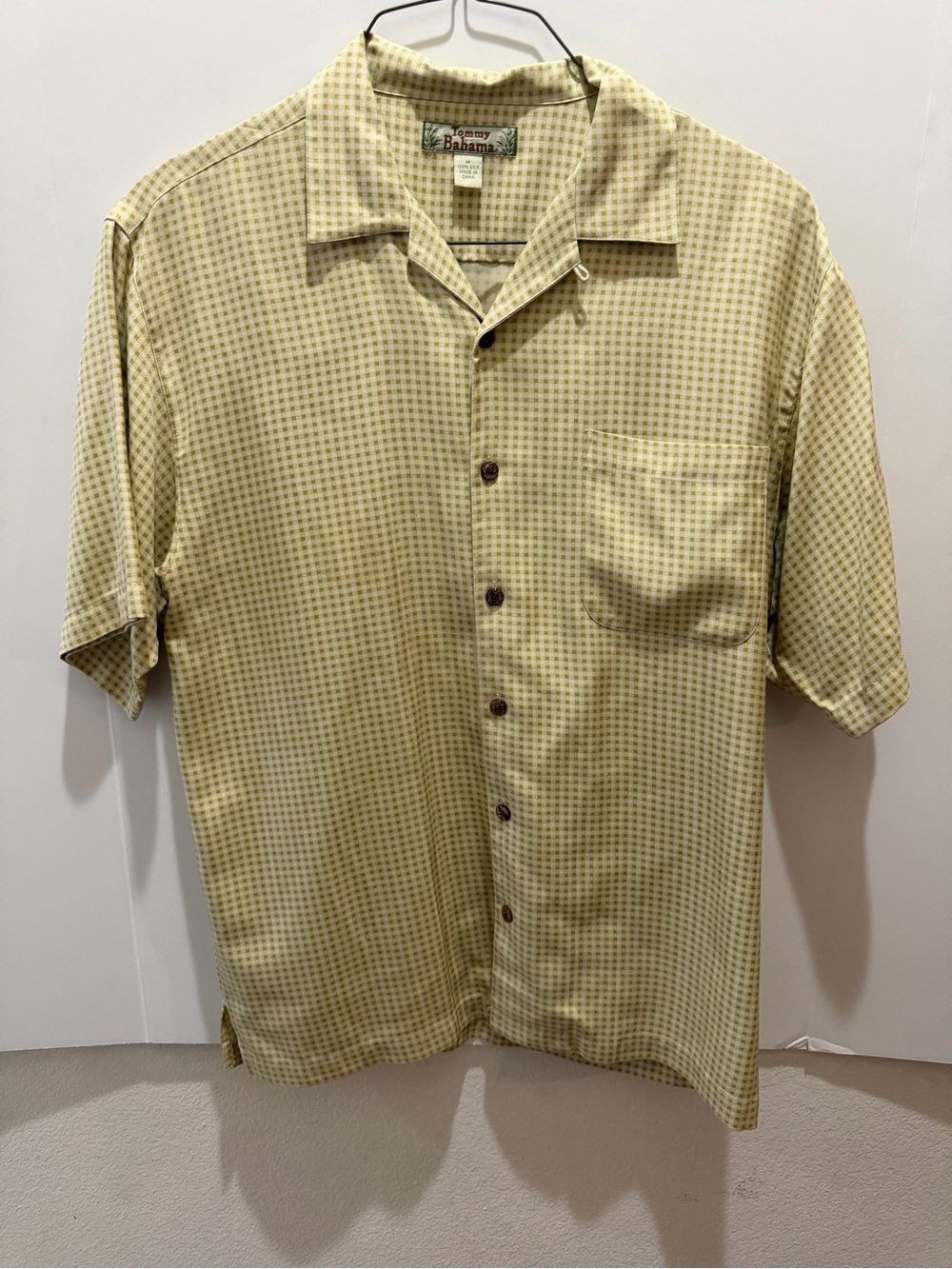 Vintage Tommy Bahama Shirt 100% Silk Button Down Size Medium